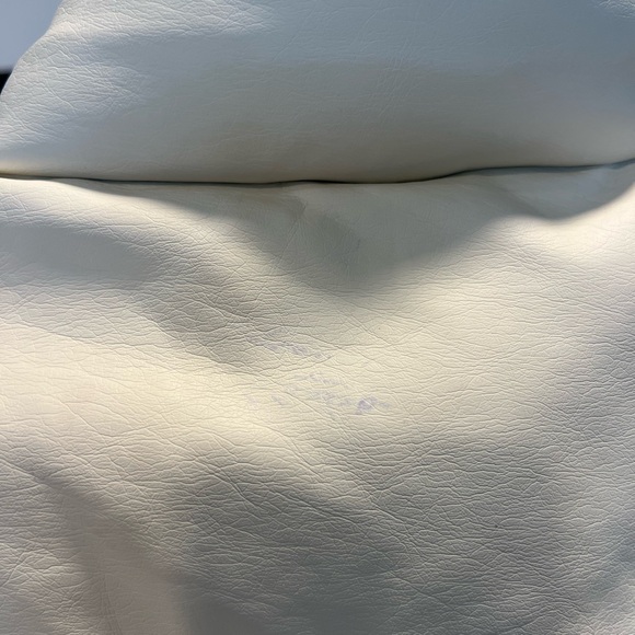 Women’s HOLLISTER Recycle Fill Cropped Cream* Puffer Vest - Picture 6 of 7